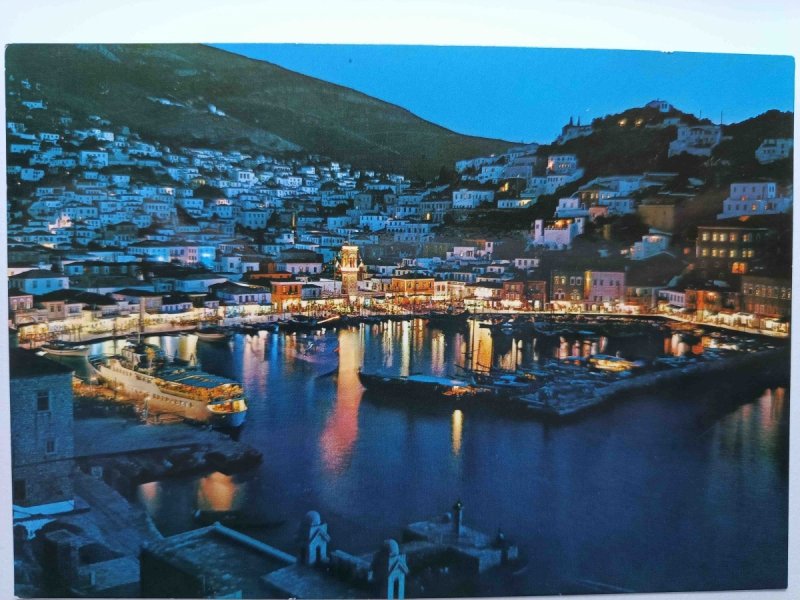 HYDRA VIEW BY NIGHT