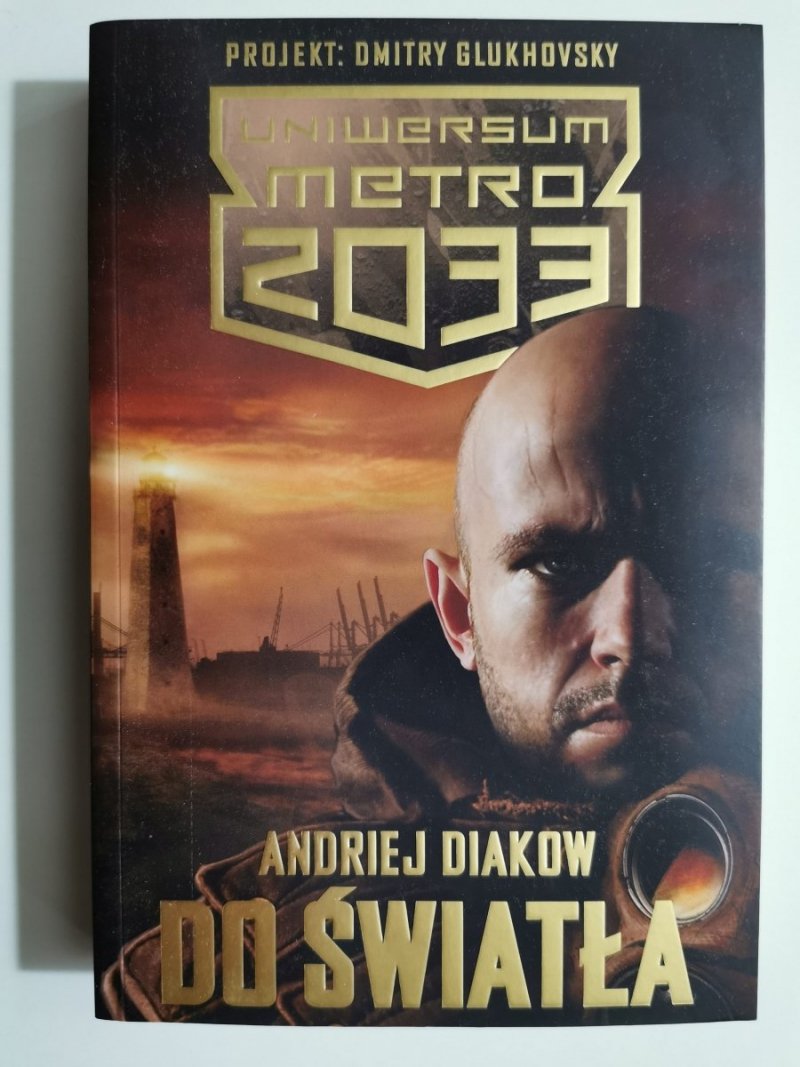 UNIWERSUM METRO 2033. DO ŚWIATEŁ - Andriej Diakow