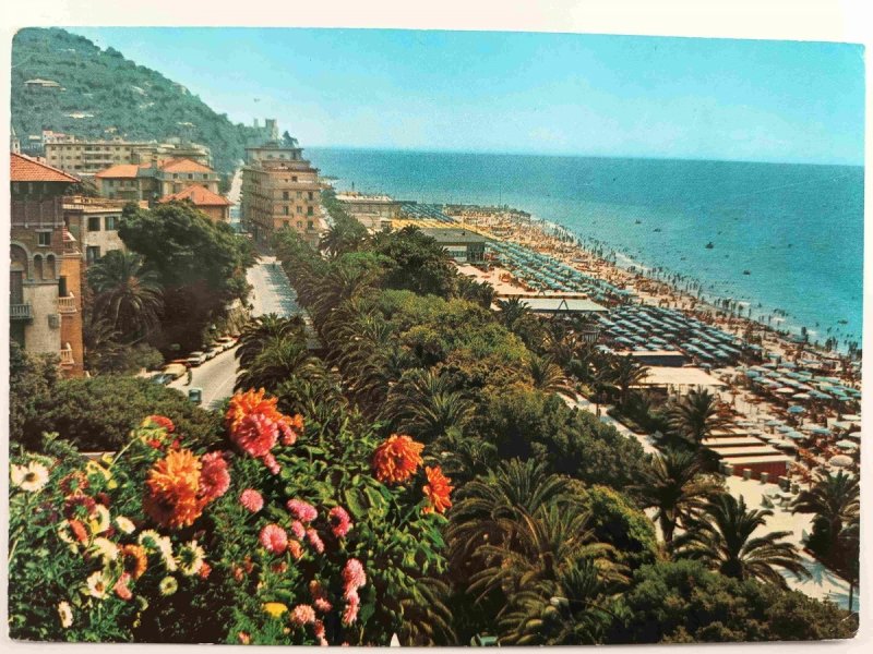 FINALE LIGURE THE BEACH