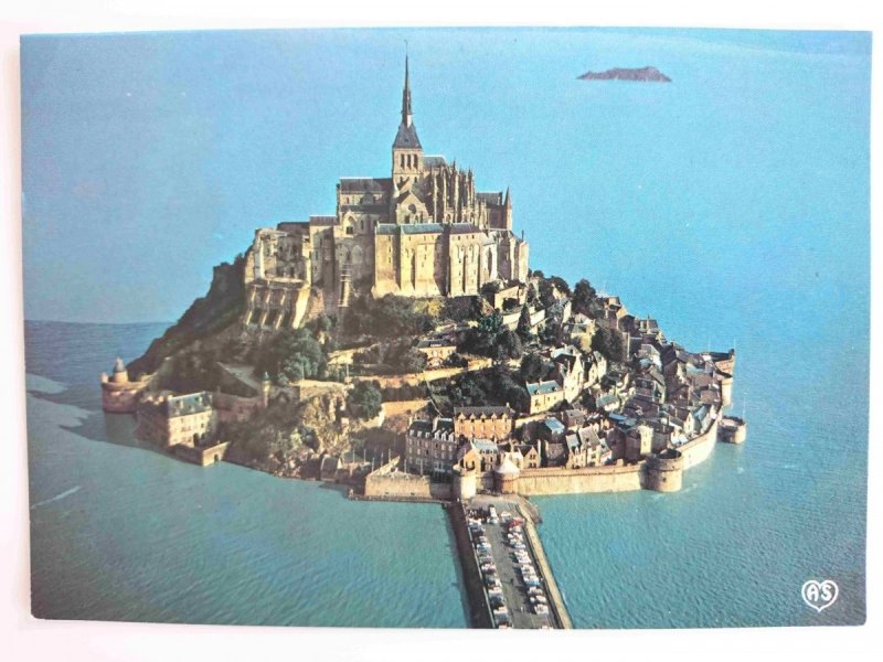 LE MONT SAINT MICHEL (MANCHE 50) VUE AERIENNE DU MONT PAR GRANDE MAREE