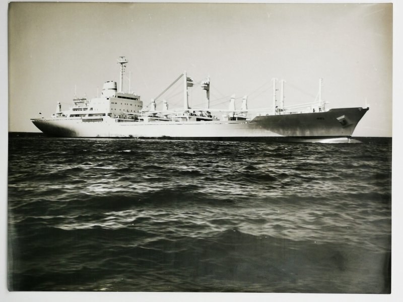 ZDJĘCIE. STATEK NA MORZU – HEL  Fot. Janusz Uklejewski 