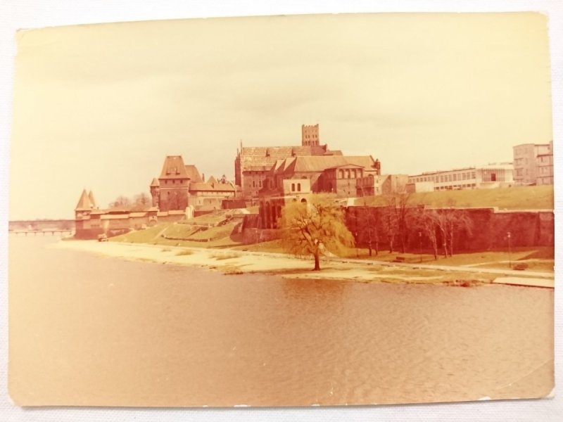MALBORK. ZAMEK I BULWAR SPACEROWY NAD NOGATEM FOT. W. ŻYŁA