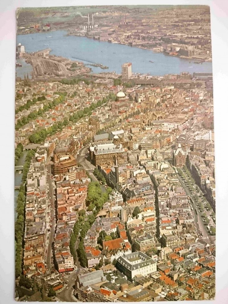 AMSTERDAM / HOLLAND. LUCHTOPNAME VAN HET CENUTRM