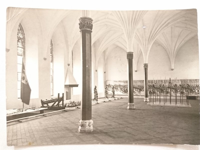 MALBORK. ZAMEK POKRZYŻACKI. FRAGMENT EKSPOZYCJI W SALI RZYMSKIEJ (DAWNYM WIELKIM REFEKTARZU)