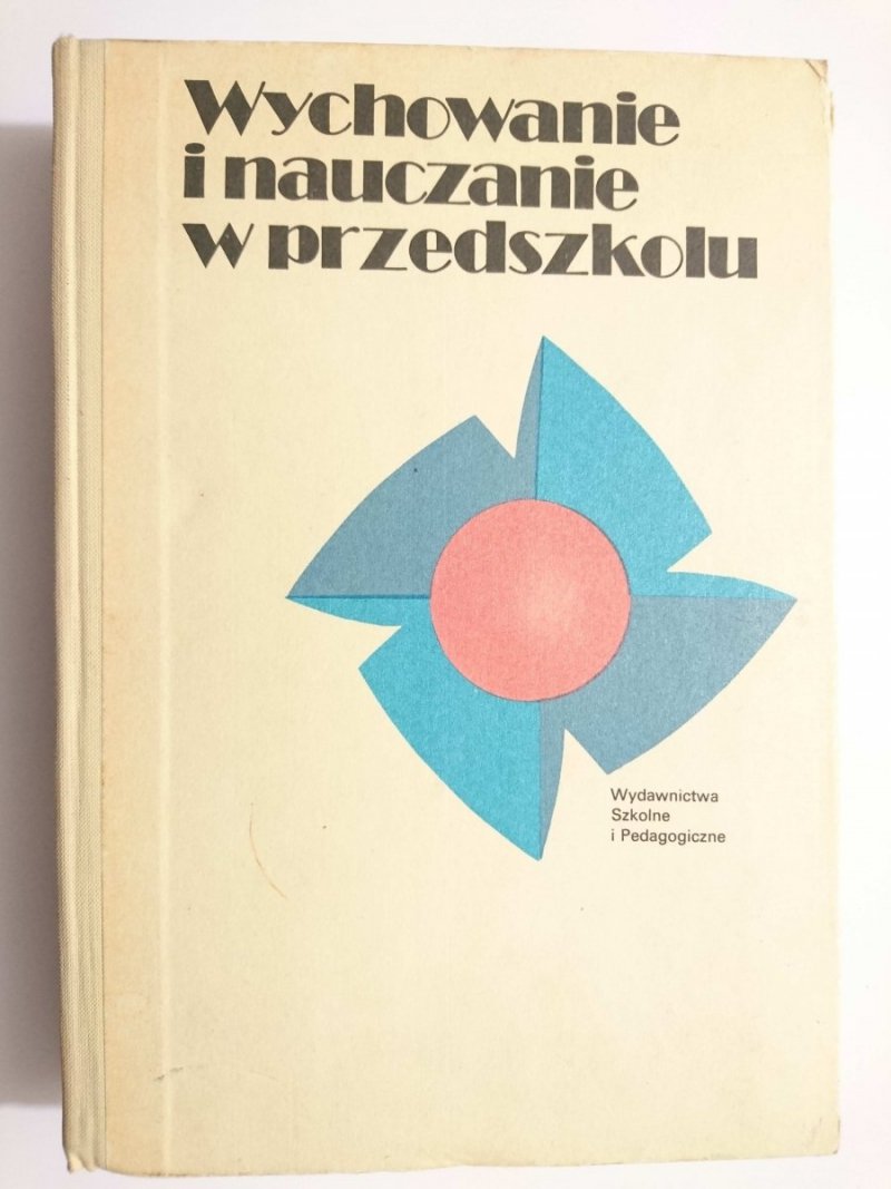 WYCHOWANIE I NAUCZANIE W PRZEDSZKOLU. PORADNIK METODYCZNY 1983