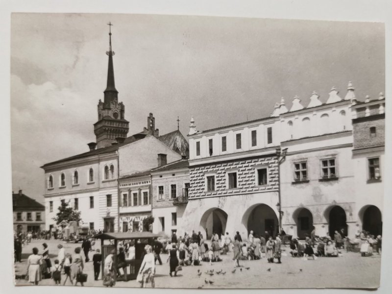 TARNÓW. RYNEK Z ZABYTKOWYMI KAMIENICZKAMI FOT. KACZYŃSKI