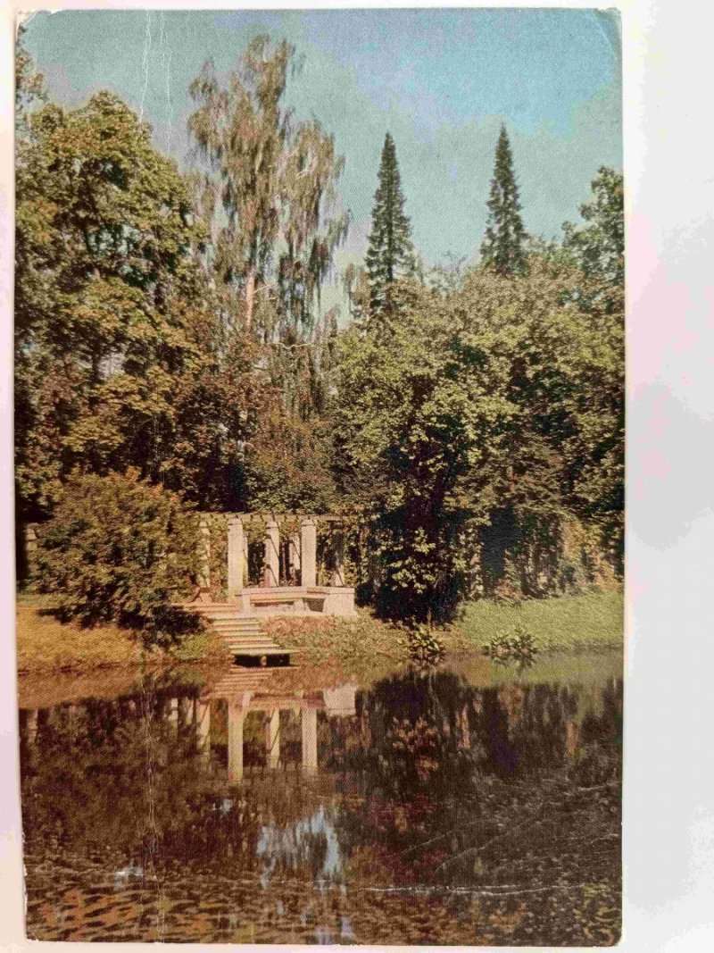LOMONOSOV UPPER PARK PERGOLA BOWER