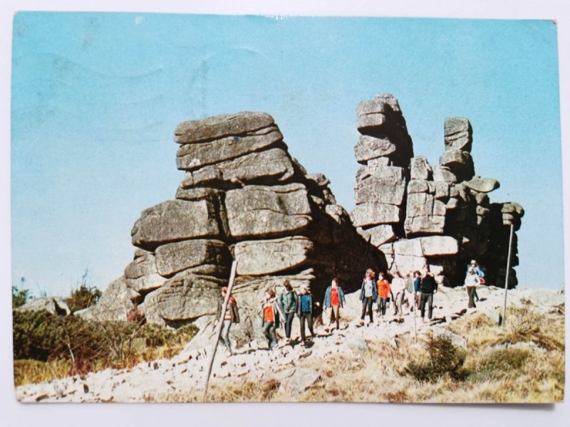 KARKONOSZE. GRUPA SKALNA ZWANA TRZY ŚWINKI FOT. KORPAL