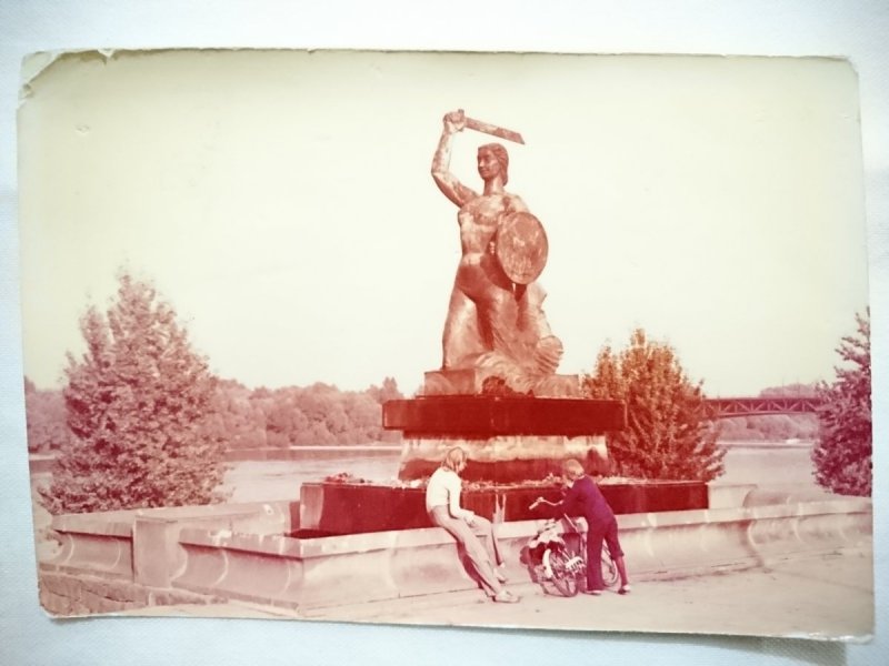 WARSZAWA. WYBRZEŻE KOŚCIUSZKOWSKIE - POMNIK SYRENY FOT. BOSKI