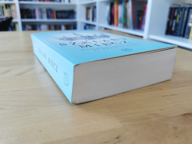 Szklany miecz - Victoria Aveyard