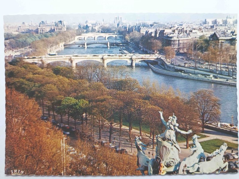 PARIS PANORAMA SUR LA SEINE