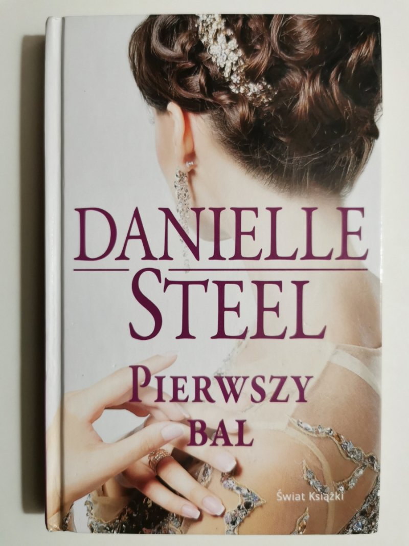 PIERWSZY BAL - Danielle Steel