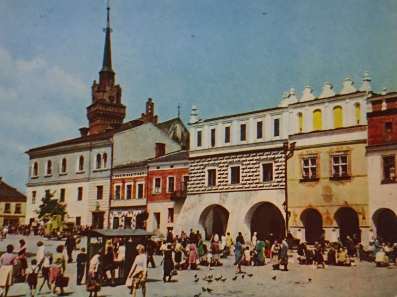 TARNÓW. RYNEK Z ZABYTKOWYMI... FOT. KACZYŃSKI