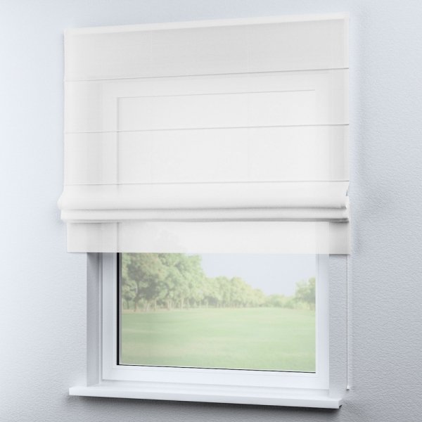 Rolety rzymskie woalowe mogą być wykończone prostą falbaną