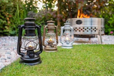 Feuerhand Hurricane 276 podczas biwaku – lampa naftowa outdoor survival