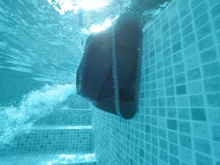Bezprzewodowy odkurzacz basenowy Dolphin Liberty 400 