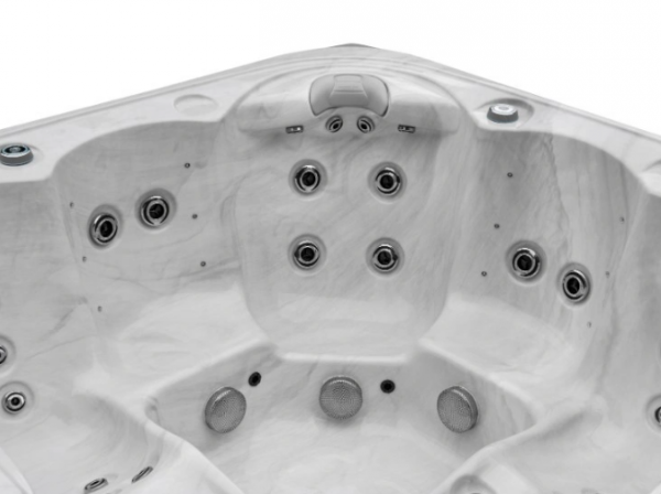 Canadian Spa - Montreal - White marble