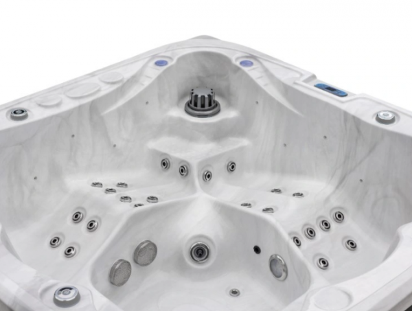 Canadian Spa - Montreal - White marble