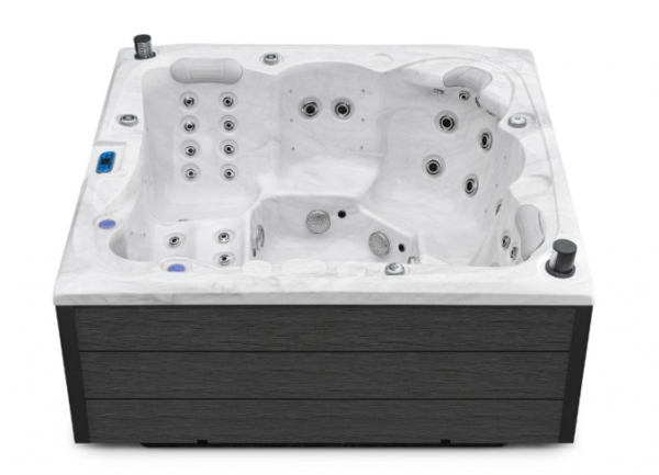 Canadian Spa - Montreal - White marble