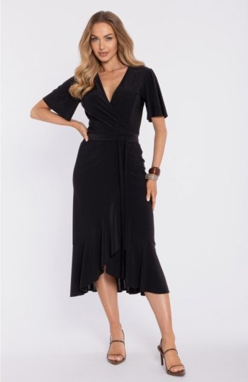 Moe kopertowa sukienka midi z falbaną i marszczeniem czarna M912 