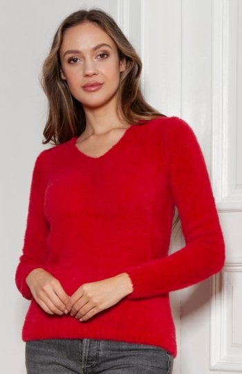 Miękki, włochaty sweterek czerwony SWE147