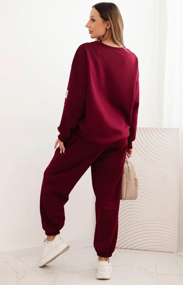 Komplet damski masełkowy z luźną bluzą i spodniami śliwkowy tył