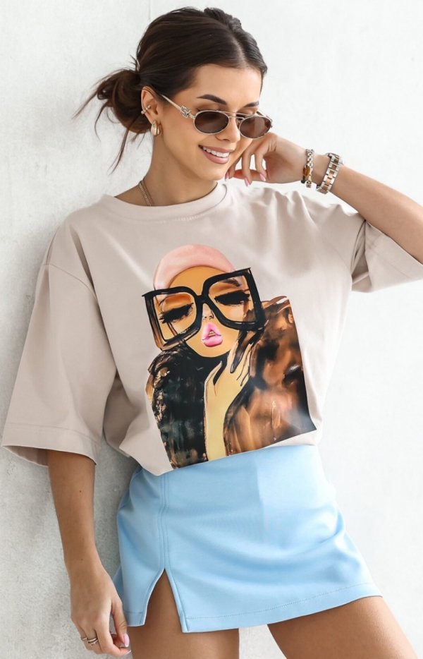 Oversizowy t-shirt damski Zamknięte oczy beżowy