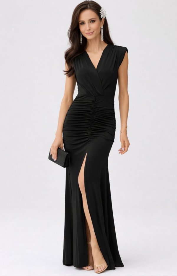 Czarna sukienka maxi modelująca z marszczeniem i poduszkami na ramionach przód