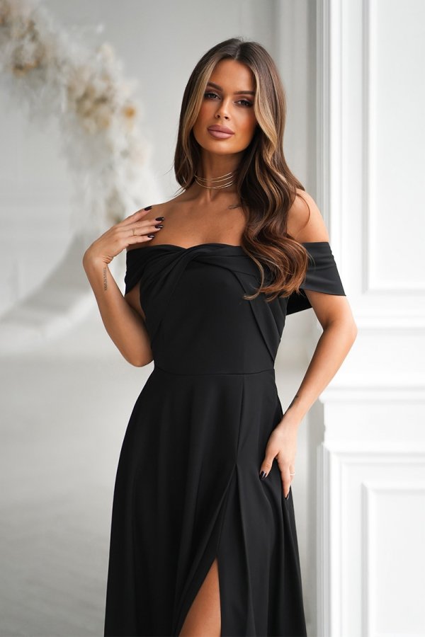 Połyskująca długa sukienka z hiszpańskim dekoltem czarna-2