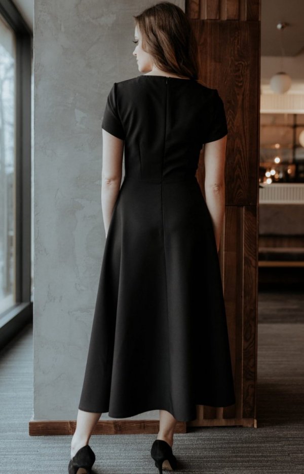 Tessita T372 rozkloszowana sukienka maxi czarna tył