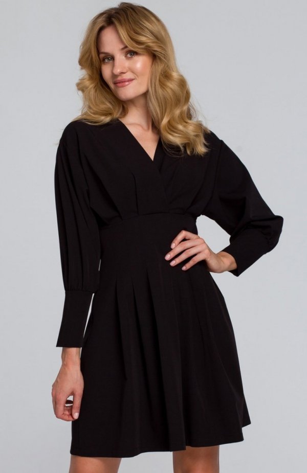 Sukienka z rozkloszowanymi zakładkami czarna K087 