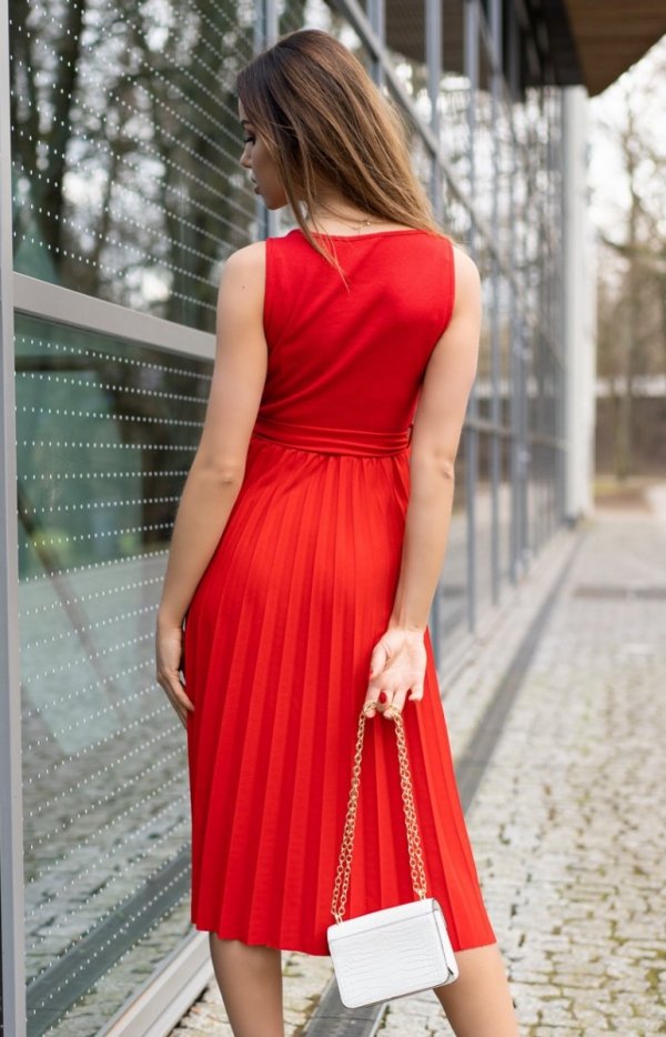 Sukienka midi z plisowaniem Meratin red D07 tył