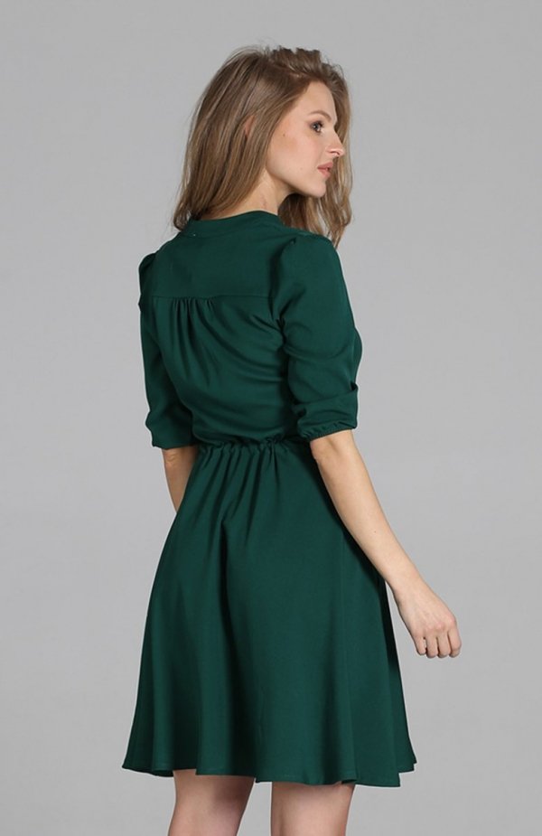Sukienka o rozkloszowanym dole zielona SUK156 tył