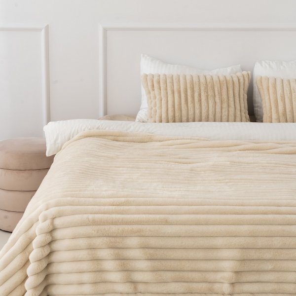 Cremefarbenes Schlafzimmer-Set Bunny – 2 Kissen + Tagesdecke.