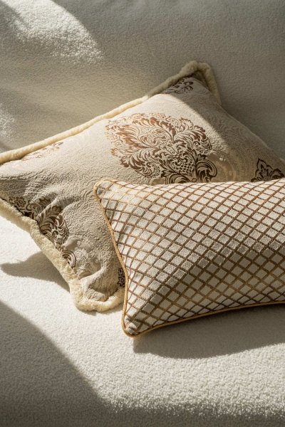 Cremefarbenes Set von 6 dekorativen Kissen für das Schlafzimmer Aurum
