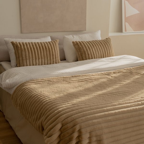 Geneva Black Bedroom Set: 2 Pillows + Bedspread