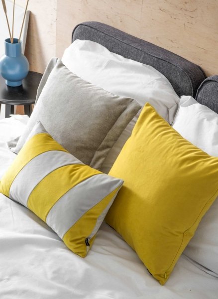 Velvet żółta poduszka dekoracyjna 45x45