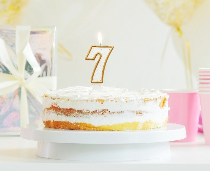Świeczka urodzinowa na tort brokatowa ZŁOTA CYFRA 7