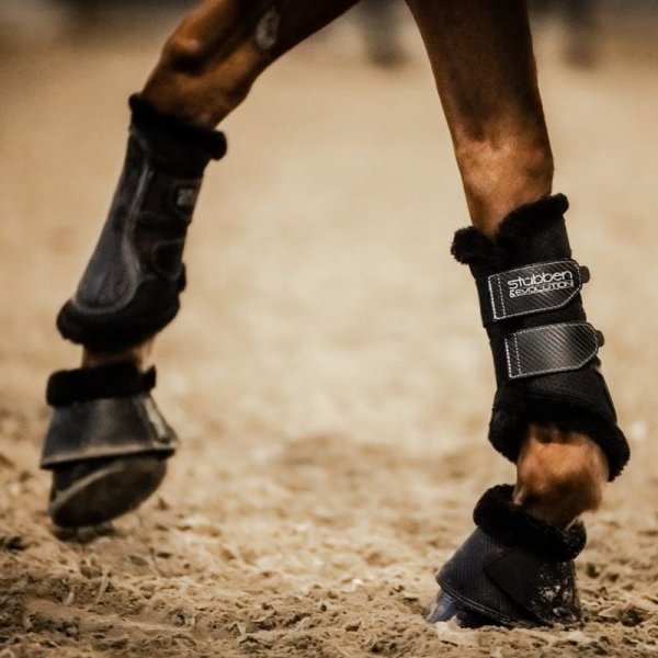 STUBBEN AIRFLOW FLEECE Miękkie i przewiewne ochraniacze ujeżdżeniowe/robocze z futerkiem dla konia